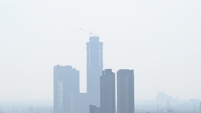 Across the National Capital Region (NCR), Delhi was followed by Greater Noida (88.6µg/m3) as the most polluted, ranking 11th in the list of the world’s most polluted cities. (Sunil Ghosh /HT Photo) Across the National Capital Region (NCR), Delhi was followed by Greater Noida (88.6µg/m3) as the most polluted, ranking 11th in the list of the world’s most polluted cities. (Sunil Ghosh /HT Photo)
