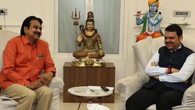 Harshvardhan Patil (L) meets Devendra Fadnavis in Mumbai on Wednesday. While Harshvardhan Patil has decided to support Ajit Pawar, Sena member Vijay Shivtare’s decision to contest LS polls does not augur well for NCP candidate Sunetra Pawar in Baramati. (HT) Harshvardhan Patil (L) meets Devendra Fadnavis in Mumbai on Wednesday. While Harshvardhan Patil has decided to support Ajit Pawar, Sena member Vijay Shivtare’s decision to contest LS polls does not augur well for NCP candidate Sunetra Pawar in Baramati. (HT)