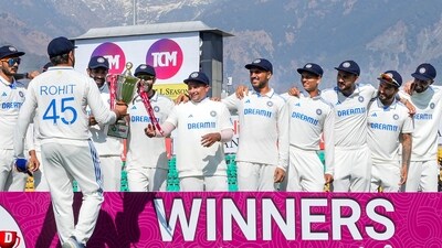 Rohit Sharma hands the trophy to his younger teammates. (PTI)