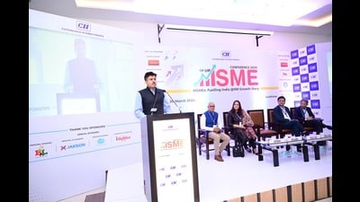 Pranjal Yadav, secretary, Department of MSME & Export Promotion UP government addressing the audience. (HT Photo)