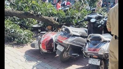 The damaged vehicles at SD College, Chandigarh. (HT PHOTO)