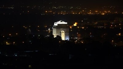 Earth Hour 2024: India gate seen before the Earth Hour in New Delhi, India. (File) (Ravi Choudhary / HT Photo)
