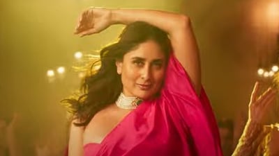 Kareena Kapoor in Crew song Choli Ke Peeche Kareena Kapoor in Crew song Choli Ke Peeche