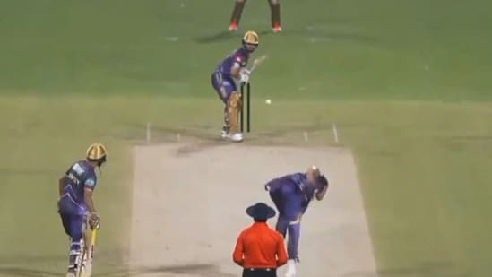 Rinku Singh smacked a cracking six off Mitchell Starc. (Screengrab)