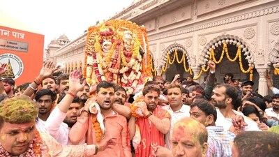Devotees holding flags take part in religious procession Khatu Shyam Ji Yatra on the occasion of Rangbhari Ekadashi, at Shri Kashi Vishwanath Temple, in Varanasi on March 20. (ANI) Devotees holding flags take part in religious procession Khatu Shyam Ji Yatra on the occasion of Rangbhari Ekadashi, at Shri Kashi Vishwanath Temple, in Varanasi on March 20. (ANI)