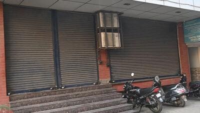 About 50 to 60 people lodged police complaints claiming that they have lost their money as the firm suddenly shut shop. (Sakib Ali/HT Photo)