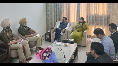 Ludhiana deputy commissioner assured the chairman that the administration will make prompt arrangements for ensuring regular medical examination of jail inmates. (HT Photo)