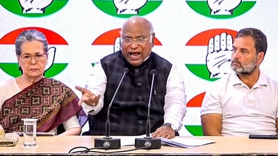 Congress President Mallikarjun Kharge with party leaders Sonia Gandhi and Rahul Gandhi briefs the media, at AICC headquarters, in New Delhi. (PTI) Congress President Mallikarjun Kharge with party leaders Sonia Gandhi and Rahul Gandhi briefs the media, at AICC headquarters, in New Delhi. (PTI)
