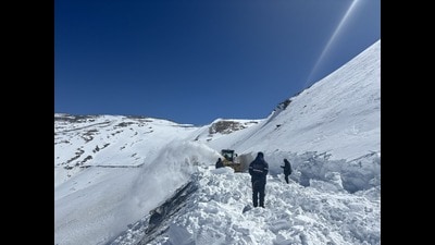 The Border Roads Organisation (BRO) on Thursday started snow clearance operations to restore the Leh-Manali national highway (NH03), said officials. (HT Photo)