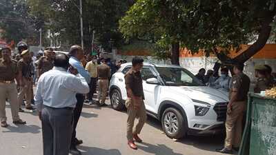 The car found near the Ganna Sansthan, in Lucknow, on Thursday. (Mushtaq Ali/HT) The car found near the Ganna Sansthan, in Lucknow, on Thursday. (Mushtaq Ali/HT)