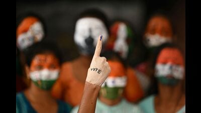 The election office has set up 135 flying squads and 129 stationery squads across the 21 assembly segments coming under the four Lok Sabha constituencies of Pune district. (HT PHOTO) The election office has set up 135 flying squads and 129 stationery squads across the 21 assembly segments coming under the four Lok Sabha constituencies of Pune district. (HT PHOTO)