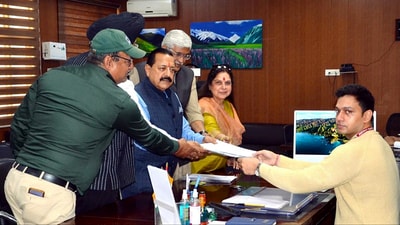 Union minister Jitendra Singh accompanied by Union Jal Shakti Minister Gajendra Singh Shekhawat and others files his nomination papers from Udhampur constituency for the Lok Sabha elections, in Kathua on Thursday. (ANI) Union minister Jitendra Singh accompanied by Union Jal Shakti Minister Gajendra Singh Shekhawat and others files his nomination papers from Udhampur constituency for the Lok Sabha elections, in Kathua on Thursday. (ANI)
