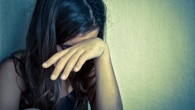 Holding back emotions and not expressing them in a healthy way can lead to increased stress and anxiety.&nbsp; (Shutterstock)