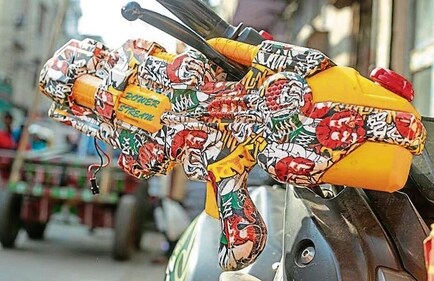 E-pichkaris are the coolest trend this year. Price:  ₹450. (Photo: Raajessh Kashyap/HT)