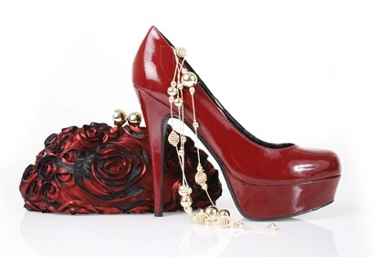 Rosette glam on your clutch (Shutterstock) Rosette glam on your clutch (Shutterstock)