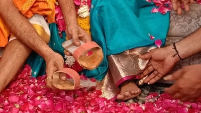 MP: Footwear that the man gifted to his mother. (X/@manishaasingh24) MP: Footwear that the man gifted to his mother. (X/@manishaasingh24)