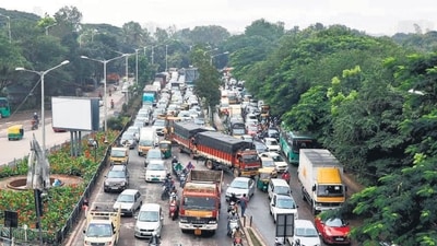 The picture shows traffic congestion in Bengaluru. (HT Photo)