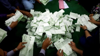 Senior citizens of Chandigarh’s Sector 28 A write a letter to the Chief Election Commissioner calling for the use of ballot papers. (HT File)
