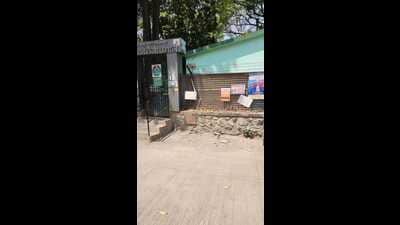 The boards have been removed. We have kept other boards which are around the garden, said a senior official from the PMC. (HT PHOTO) The boards have been removed. We have kept other boards which are around the garden, said a senior official from the PMC. (HT PHOTO)