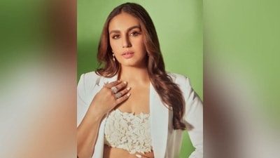 Styled by hairstylist Rakshanda Irani, Huma kept her luscious long locks in soft curls, leaving them open at the centre to cascade elegantly down her shoulders. (Instagram/@iamhumaq) Styled by hairstylist Rakshanda Irani, Huma kept her luscious long locks in soft curls, leaving them open at the centre to cascade elegantly down her shoulders. (Instagram/@iamhumaq)