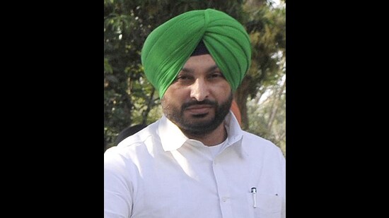 In a video statement, Bittu said that the liquor scam in Delhi is just a tip of the iceberg. He also added that all MPs of AAP are tightlipped and did not raise their voice against the arrest. (HT File Photo)