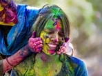 Here's a useful guide to safeguard your lungs while immersing yourself in the colours of Holi. (Shutterstock)