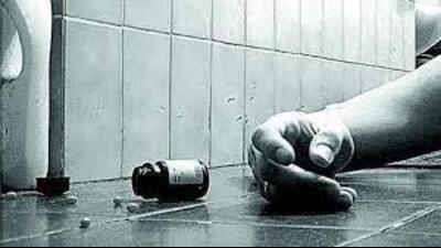 A relative told the police that the couple had a heated argument on Saturday, after which the trio decided to end their lives by consuming celphos. (HT)