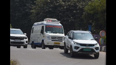 An ambulance in Gurugram’s Sector 38 near Tau Devi Lal Stadium on Thursday. (Parveen Kumar/HT Photo) An ambulance in Gurugram’s Sector 38 near Tau Devi Lal Stadium on Thursday. (Parveen Kumar/HT Photo)