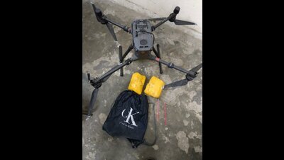 Drone and heroin seized by BSF. Drone and heroin seized by BSF.