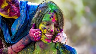 Here's a useful guide to safeguard your lungs while immersing yourself in the colours of Holi. (Shutterstock) Here's a useful guide to safeguard your lungs while immersing yourself in the colours of Holi. (Shutterstock)