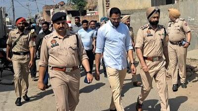 SIT head Gurinder Singh Dhillon (R) with Sangrur DC Jitendra Jorwal (centre) at Gujran village in Sangrur on Saturday. (HT Photo) SIT head Gurinder Singh Dhillon (R) with Sangrur DC Jitendra Jorwal (centre) at Gujran village in Sangrur on Saturday. (HT Photo)