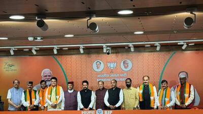 Six Himachal Pradesh Congress rebel leaders Sudhir Sharma, Ravi Thakur, Rajinder Rana, Inder Dutt Lakhanpal, Chetanya Sharma and Devinder Kumar Bhutto after joining the BJP in the presence of Union minister Anurag Thakur, former chief minister Jai Ram Thakur, party national general secretary Arun Singh and state unit president Rajeev Bindal in New Delhi on Saturday. (HT Photo) Six Himachal Pradesh Congress rebel leaders Sudhir Sharma, Ravi Thakur, Rajinder Rana, Inder Dutt Lakhanpal, Chetanya Sharma and Devinder Kumar Bhutto after joining the BJP in the presence of Union minister Anurag Thakur, former chief minister Jai Ram Thakur, party national general secretary Arun Singh and state unit president Rajeev Bindal in New Delhi on Saturday. (HT Photo)