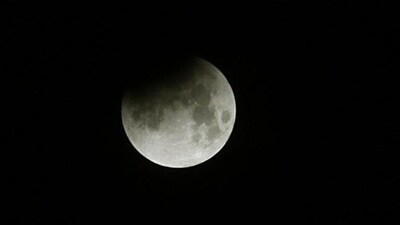 Lunar Eclipse 2024 predictions as per zodiac signs. (Himanshu Vyas / Hindustan Times) Lunar Eclipse 2024 predictions as per zodiac signs. (Himanshu Vyas / Hindustan Times)