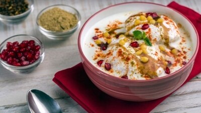 Dahi Vada (North India): A refreshing and tangy snack, Dahi Vada consists of lentil dumplings soaked in spiced yogurt and topped with chutneys and spices. This North Indian favorite adds a burst of flavors to your Holi spread.&nbsp; (File Photo)