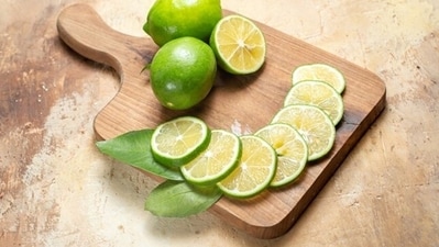 Vitamin C: It is a powerful antioxidant, aids in reducing inflammation and supporting immune health for thyroid balance. It is found in kiwi, bell peppers, broccoli, brussels sprouts and kale. (Freepik) Vitamin C: It is a powerful antioxidant, aids in reducing inflammation and supporting immune health for thyroid balance. It is found in kiwi, bell peppers, broccoli, brussels sprouts and kale. (Freepik)