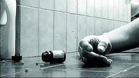 A relative told the police that the couple had a heated argument on Saturday, after which the trio decided to end their lives by consuming celphos. (HT)