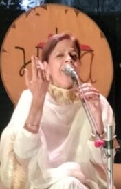Sufi singer Rene Singh singing the poetry of Amir Khusrau at the Majha House Spring Festival in Amritsar. (HT) Sufi singer Rene Singh singing the poetry of Amir Khusrau at the Majha House Spring Festival in Amritsar. (HT)
