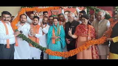 BJP leader Preneet Kaur during a meeting with party leaders and workers in Dera Bassi on Sunday. (HT Photo) BJP leader Preneet Kaur during a meeting with party leaders and workers in Dera Bassi on Sunday. (HT Photo)