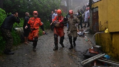 Members of the civil defense carry a girl, who remained under the rubble of her house for more than 12 hours. The house was destroyed by the heavy rains in Petropolis, Brazil on Saturday. (AFP) Members of the civil defense carry a girl, who remained under the rubble of her house for more than 12 hours. The house was destroyed by the heavy rains in Petropolis, Brazil on Saturday. (AFP)