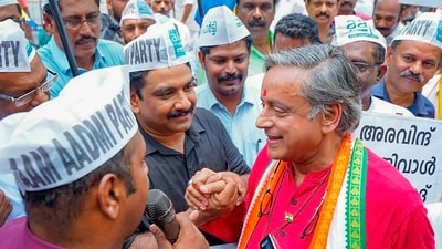 Thiruvananthapuram: Congress leader Shashi Tharoor joins AAP workers during their protest against the arrest of Delhi CM Arvind Kejriwal. (PTI)