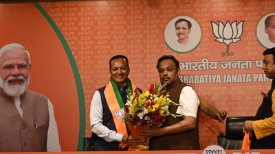 Naveen Jindal joined BJP in the presence of BJP leader Vinod Tawde at BJP HQ in New Delhi on Sunday. (Arvind Yadav /HT) Naveen Jindal joined BJP in the presence of BJP leader Vinod Tawde at BJP HQ in New Delhi on Sunday. (Arvind Yadav /HT)
