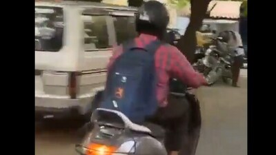 Snapshot of the man working on laptop while on back. (X/@peakbengaluru) Snapshot of the man working on laptop while on back. (X/@peakbengaluru)