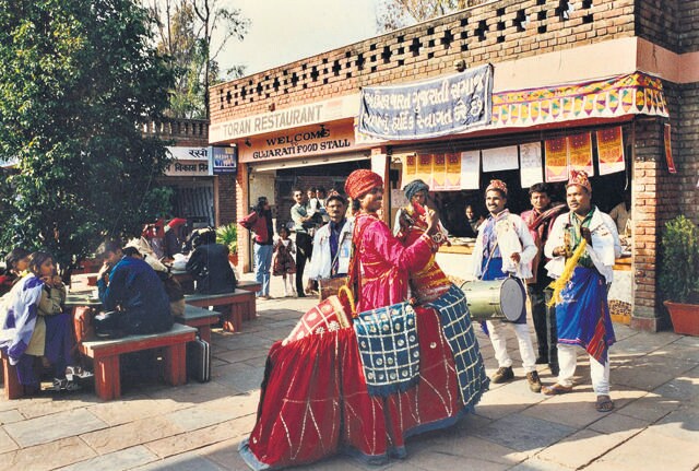 A folk artiste performing during a Gujarat cultural festival at the haat in January 1999 (HT Archive) A folk artiste performing during a Gujarat cultural festival at the haat in January 1999 (HT Archive)