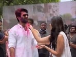 Vijay Deverakonda and Mrunal Thakur also applied colours on each other. Vijay Deverakonda and Mrunal Thakur also applied colours on each other.