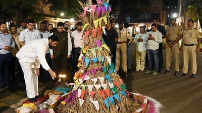 Maharashtra CM Eknath Shinde lights a bonfire on the occasion of Holika Dahan, at CM Varsha residence in Mumbai on Sunday. All the officers and employees of Chief Minister's Office were present on this occasion. (X/@mieknathshinde)