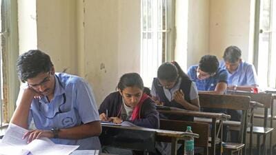 As per the information given by the CBSE board, 5 subjects will be mandatory for Class 10 students. Along with this, 2 optional subjects will also be given. (REPRESENTATIVE PHOTO)