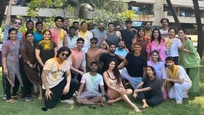 It was a big Holi party for the cast and crew of Bade Miyan Chote Miyan. Disha Patani shared a group picture on her Instagram Stories which featured Akshay Kumar and Tiger Shroff.&nbsp; 