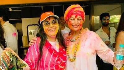 Actor-singer Ila Arun took to her Instagram account to share inside pics from the Holi party hosted by the Akhtars. She also shared a picture with Shabana Azmi, and in the caption, she wrote: “Happy Holi ! With @azmishabana and @jaduakhtar like every year we celebrate together !With friends and family!” 