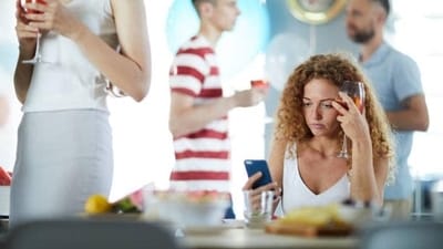 In social settings, a person with social anxiety may experience paralysis of conversations. They are unable to take the conversation forward or feel physically unable to speak. (istockphoto) In social settings, a person with social anxiety may experience paralysis of conversations. They are unable to take the conversation forward or feel physically unable to speak. (istockphoto)