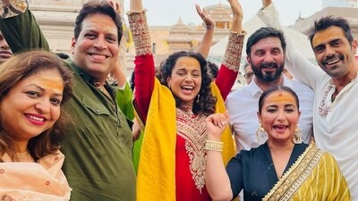 Kangana Ranaut makes sure to seek blessings at various temples before the release of a film or any project. In May 2022, she was joined by her co-stars Arjun Rampal and Divya Dutta as they visited Shri Kashi Vishwanath temple in UP ahead of the release of their film Dhaakad. 